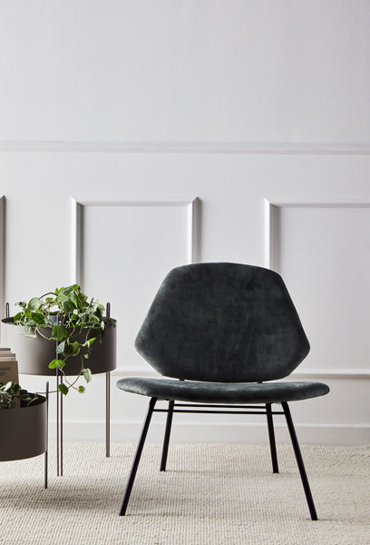Pidestall Planter by Woud, showing planter in live shot.
