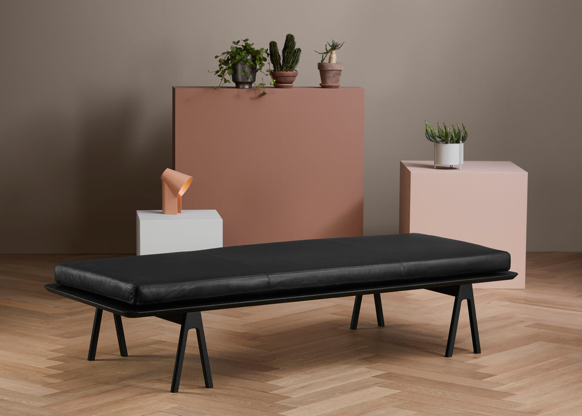 Pidestall Planter by Woud, showing planters in live shot.