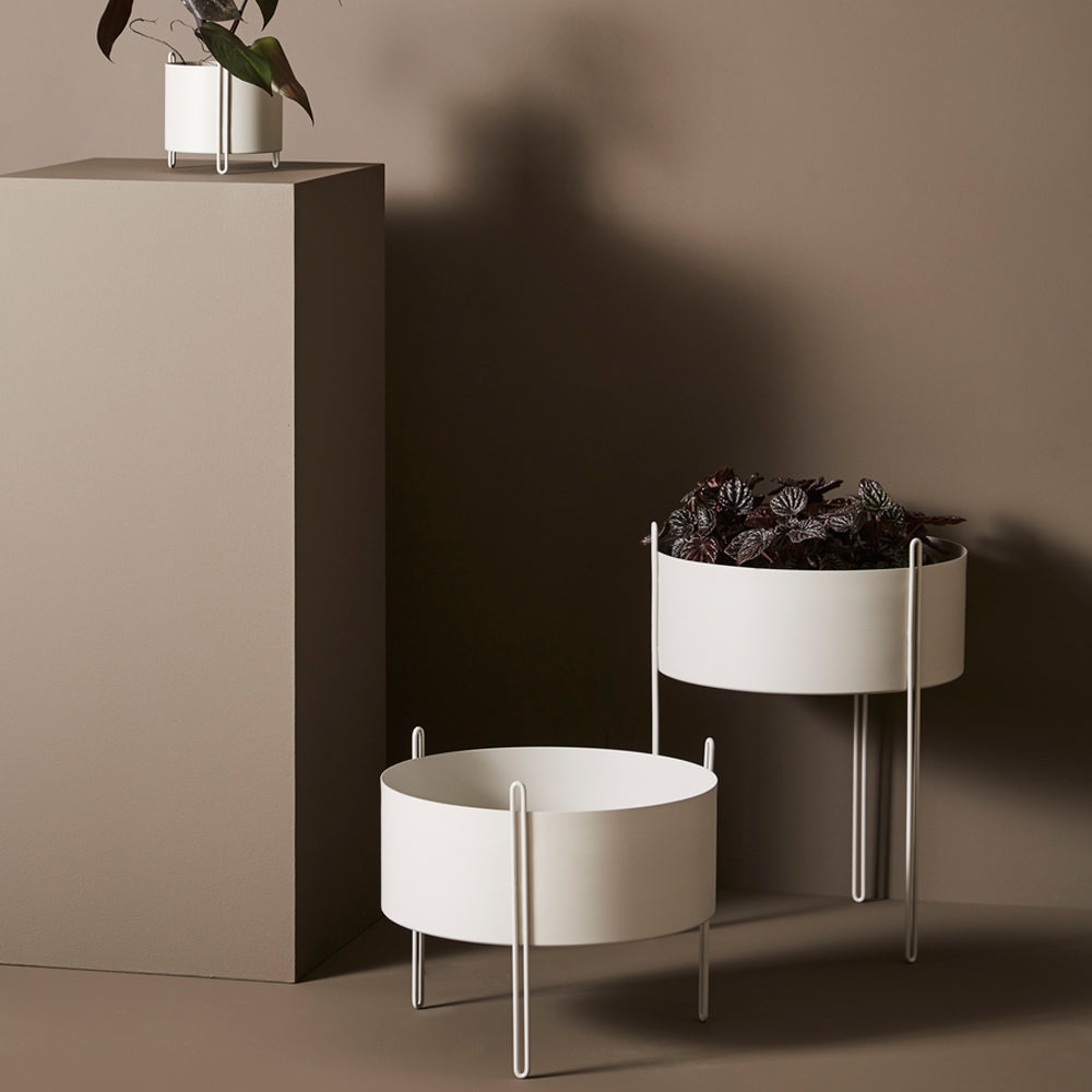 Pidestall Planter by Woud, showing planters in live shot.