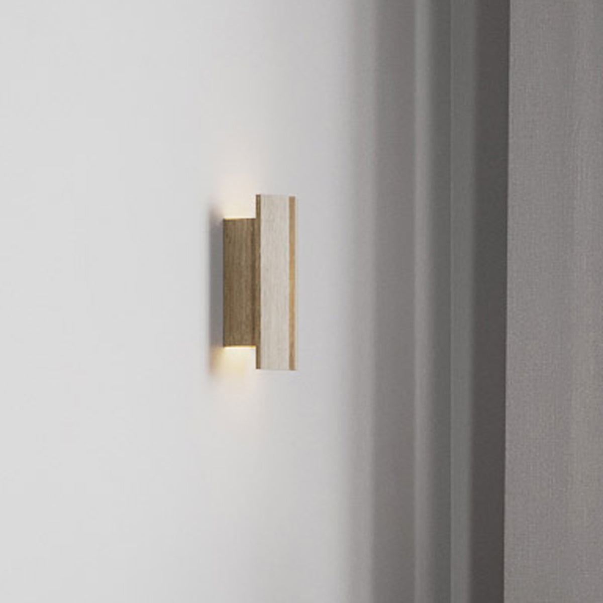 Rima LED Sconce by Cerno, showing rima led sconce in live shot.