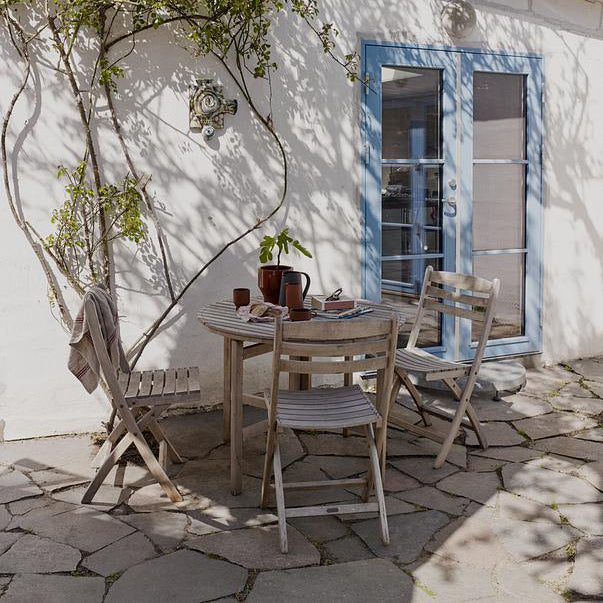 Selandia Outdoor Dining Table by Skagerak, showing selandia outdoor dining table with chairs in live shot.