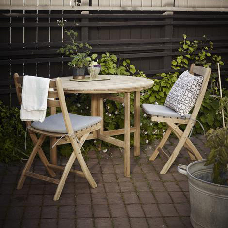 Selandia Teak Chair by Skagerak, showing selandia teak chairs with table in live shot.