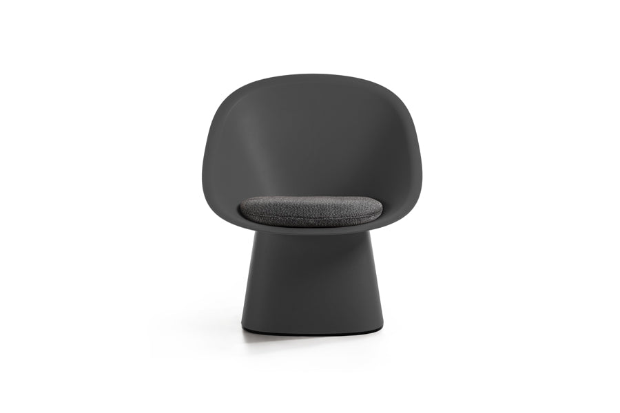 Sensu Outdoor Lounge Chair by Toou, showing front view of sensu lounge chair in anthracite eco plastic/tomado sunbrella seat cushion.