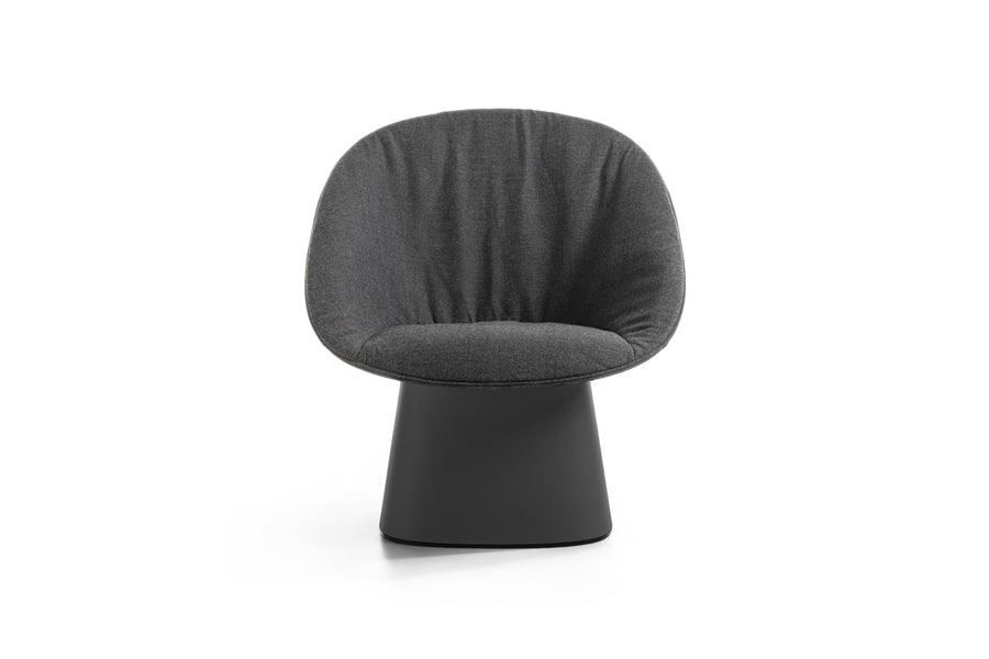Sensu Outdoor Lounge Chair with Easy Upholstery Seat Cover by Toou, showing front view of sensu lounge chair with easy upholstery in anthracite eco plastic/anthracite standard upholstery.