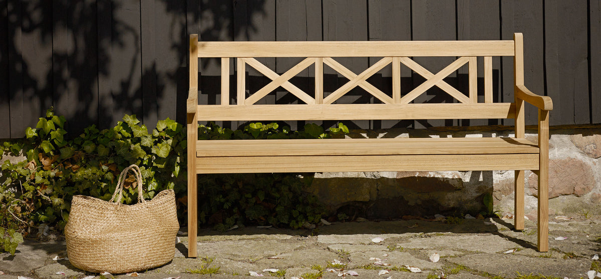 Skagen Bench by Skagerak, showing skagen bench in live shot.