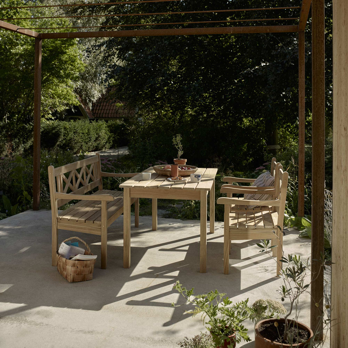 Skagen Bench by Skagerak, showing skagen bench with table & chairs in live shot.