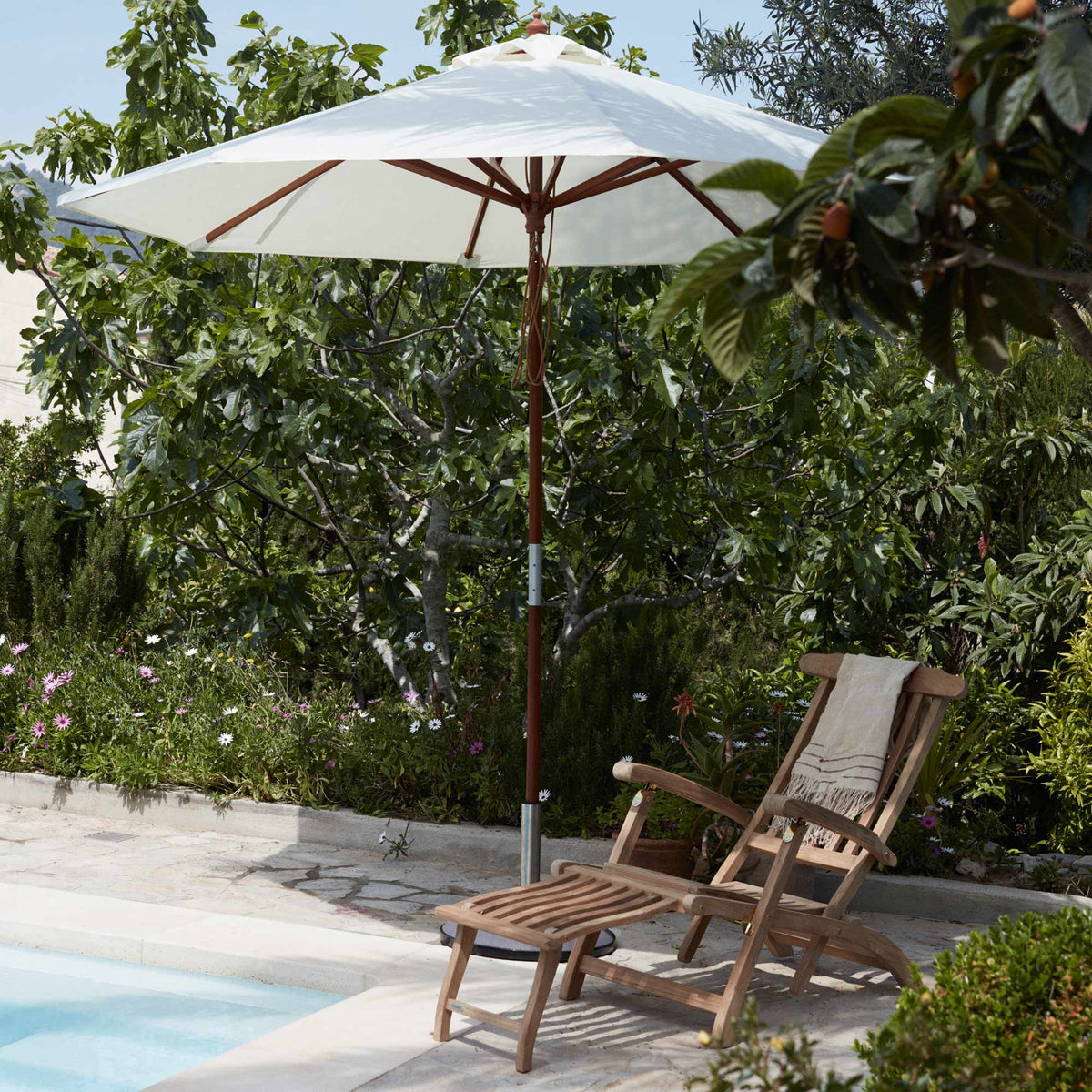 Steamer Deck Chair by Skagerak, showing steamer deck chair with umbrella in live shot.
