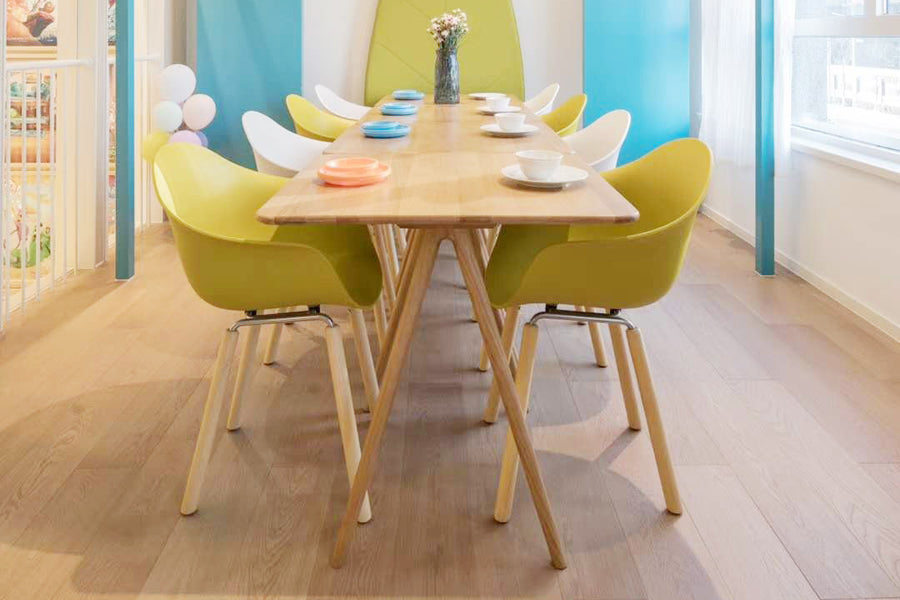 TA Arm Chair Yi Natural Oak Base by Toou, showing ta arm chairs yi natural oak base in live shot.