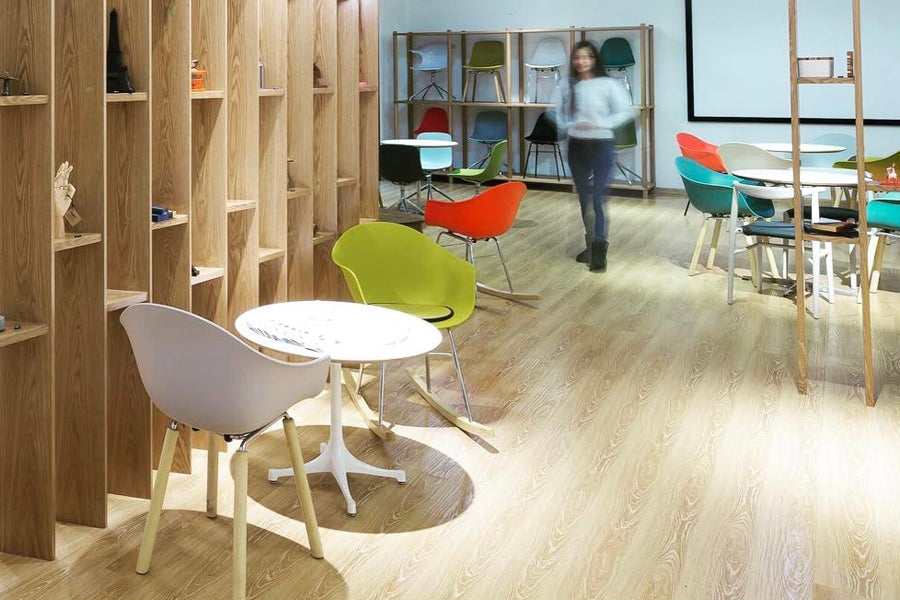 TA Arm Chair Yi Natural Oak Base by Toou, showing ta arm chair yi natural oak base in live shot.