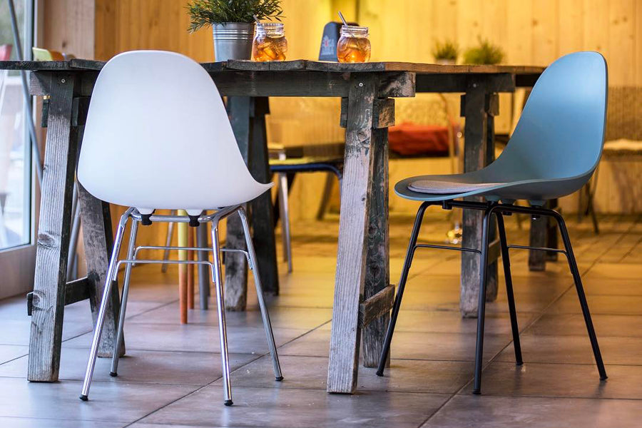 TA Side Chair Er Black Base by Toou, showing ta side chairs er chrome base in live shot.