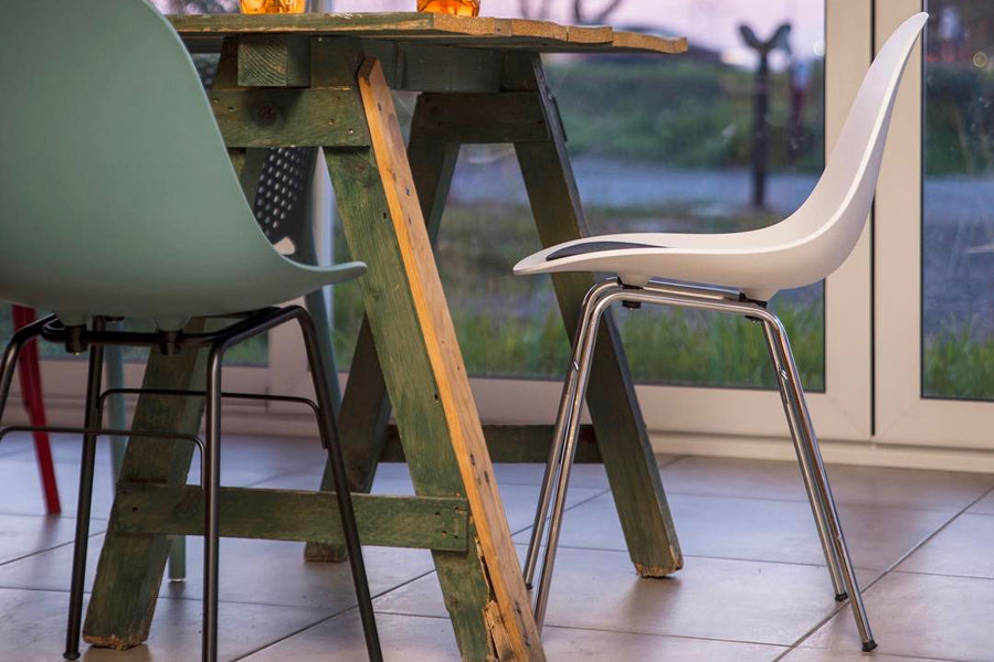 TA Side Chair Er Black Base by Toou, showing ta side chairs er chrome base in live shot.