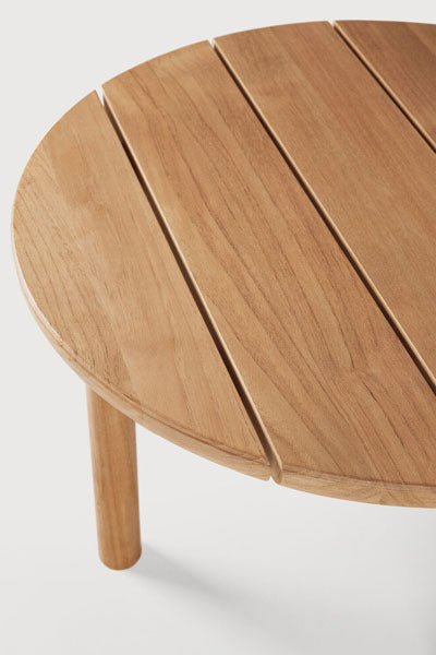 Quatro Outdoor Coffee Table by Ethnicraft, showing closeup view of teak outdoor coffee table.