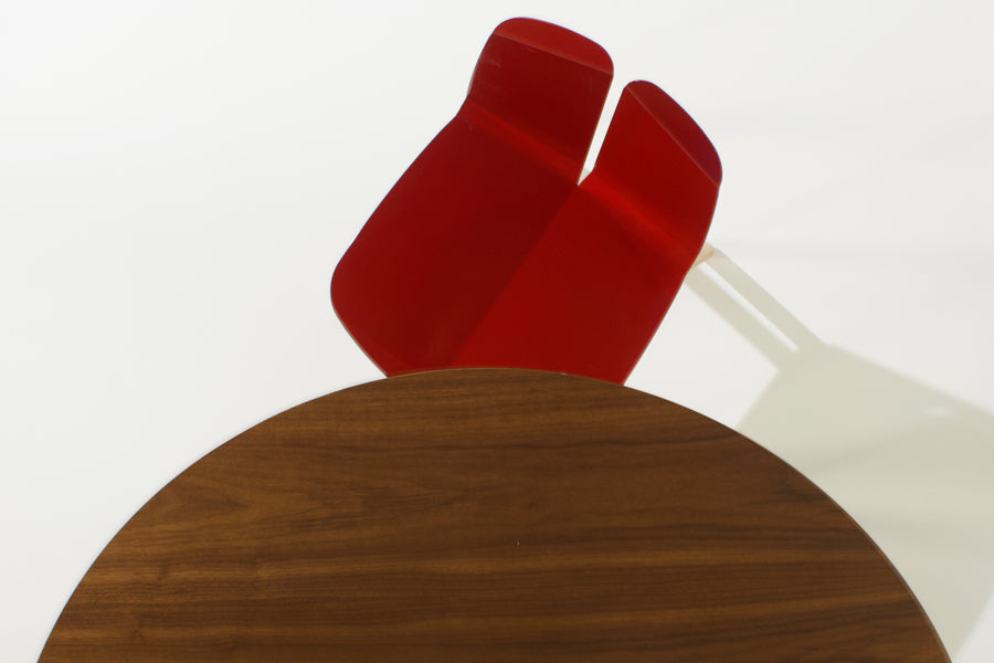 Noa Chair by Tronk Design, showing noa chair with round table in live shot.