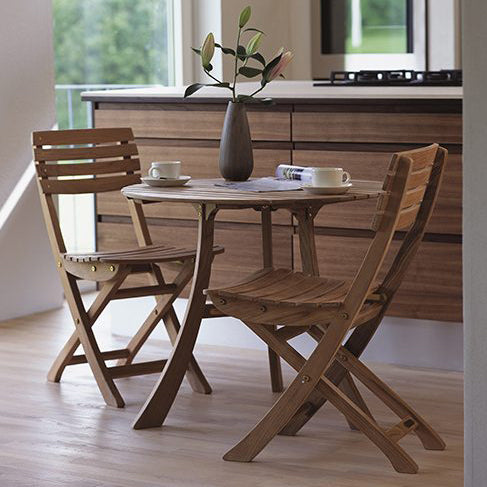 Vendia Table by Skagerak, showing vendia table with chairs in live shot.