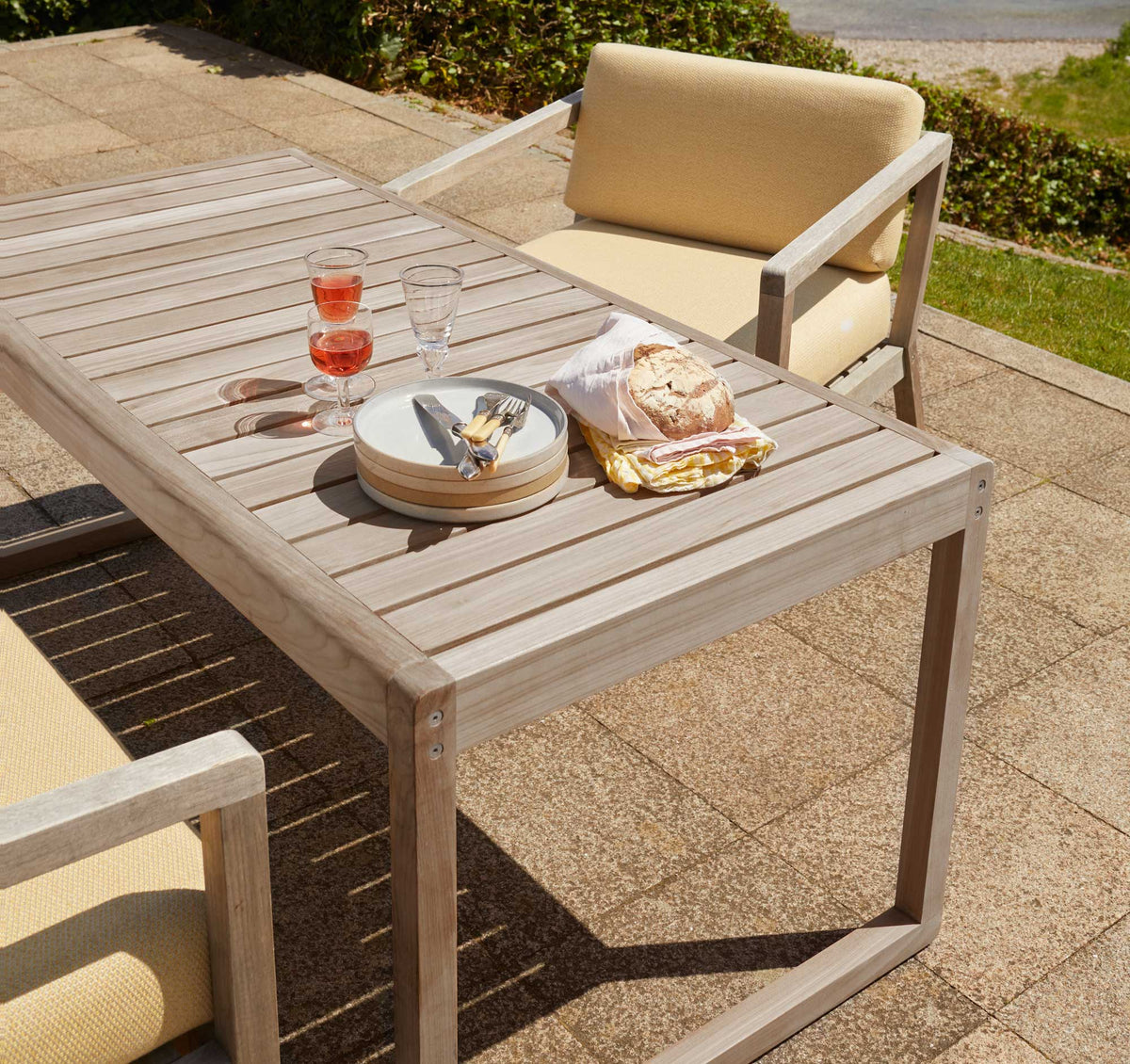 Virkelyst Outdoor High Table by Skagerak, showing virkelyst outdoor high table in live shot.