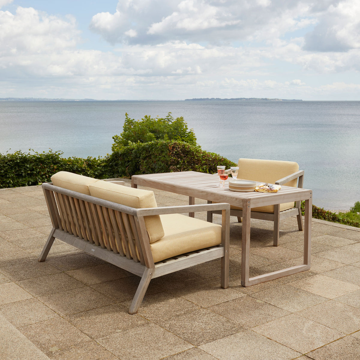 Virkelyst Outdoor High Table by Skagerak, showing virkelyst outdoor high table in live shot.