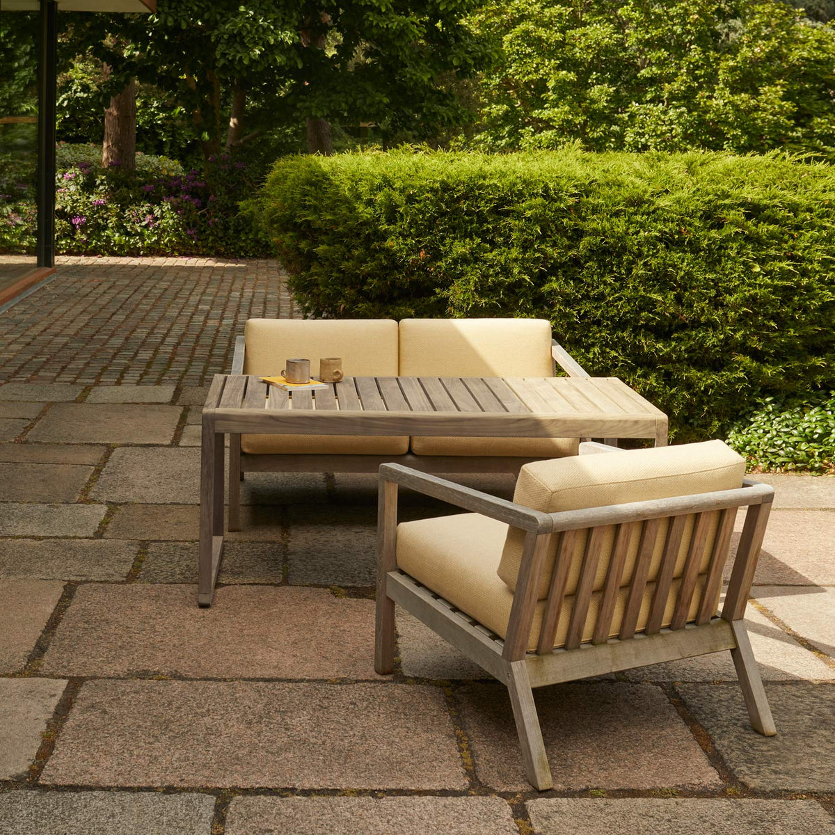 Virkelyst Outdoor High Table by Skagerak, showing virkelyst outdoor high table in live shot.