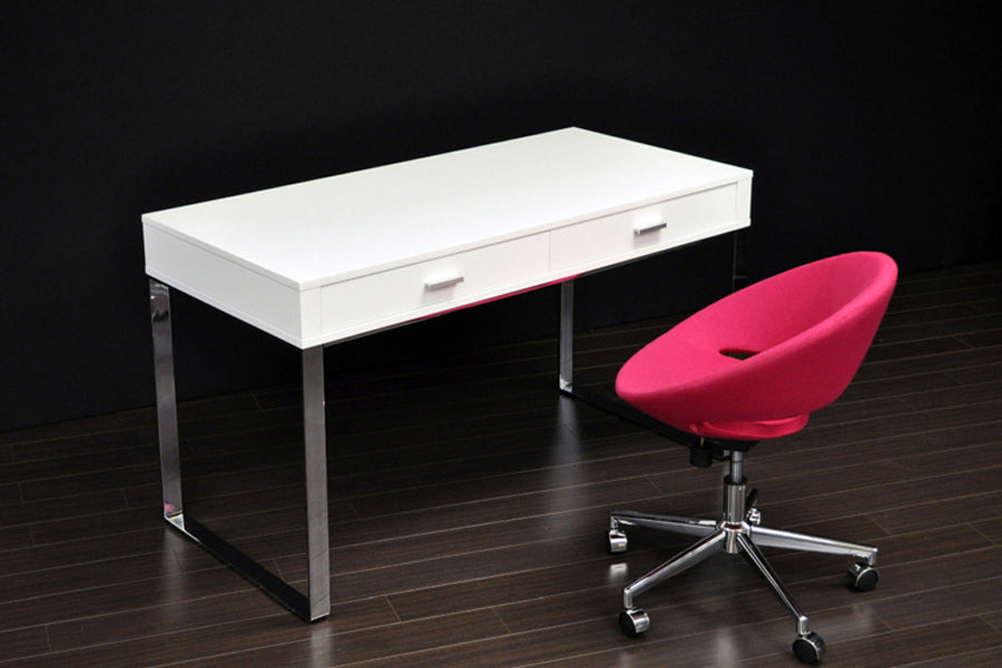 York Desk by SohoConcept, live shoot of the desk.
